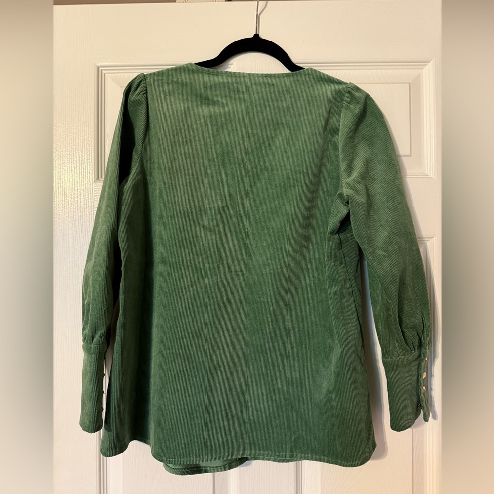 NWT Tuckernuck Green Corduroy V Neck Top
Size Medium - Picture 3 of 9
